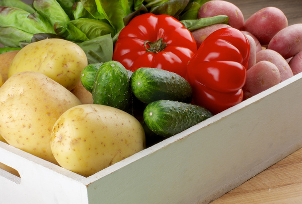Caja con verduras
 - Foto, imagen