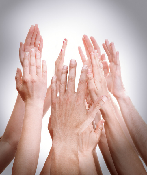 Народні руки разом на світлому тлі
 - Фото, зображення