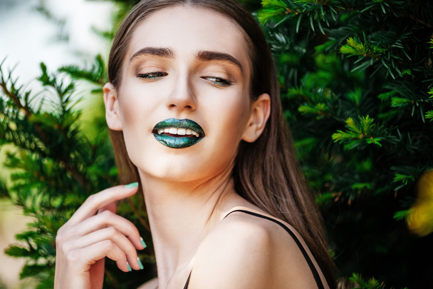 woman with green lipstick - Фото, изображение
