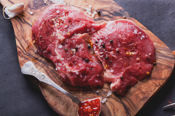 Steak de boeuf cru - Photo, image