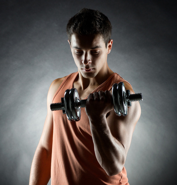 young man with dumbbell - Fotoğraf, Görsel
