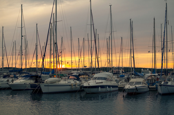 Auringonlasku purjeveneet Vaaka
 - Valokuva, kuva