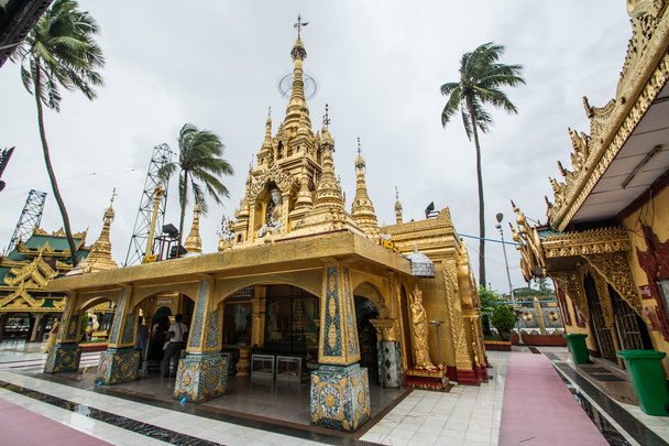 Yele Phaya (Pagoda on a small island) in Syriam, Myanmar - Fotoğraf, Görsel