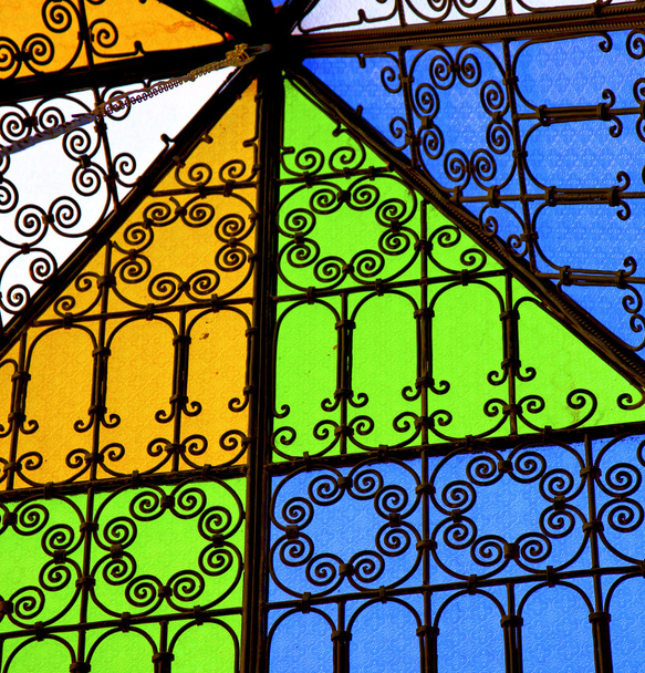 kolorovaný sklo a slunce v Maroku Afrika a světlo - Fotografie, Obrázek