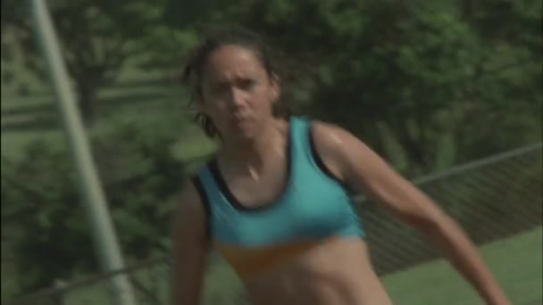 A young woman begins a race - Felvétel, videó