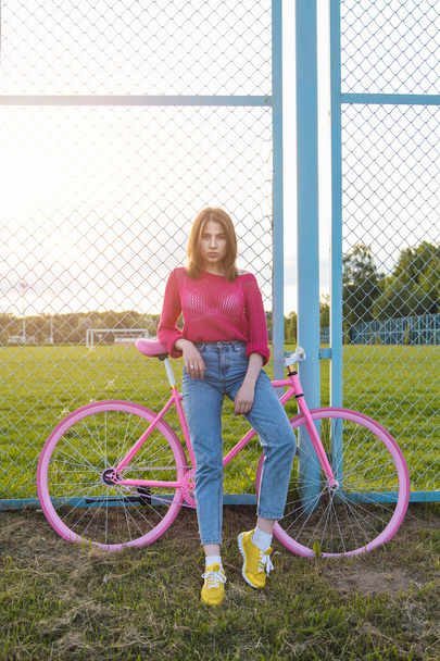 girl with bike - Fotoğraf, Görsel