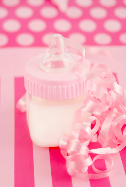 Bebé niña botella de leche
 - Foto, Imagen