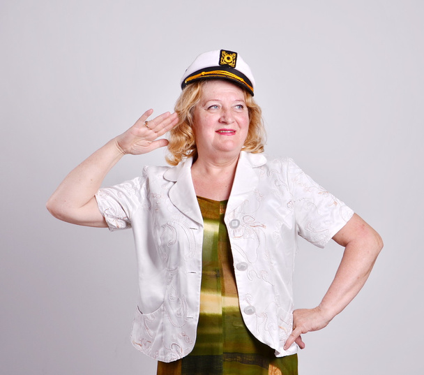 キャプテンの白い帽子の女性 - 写真・画像