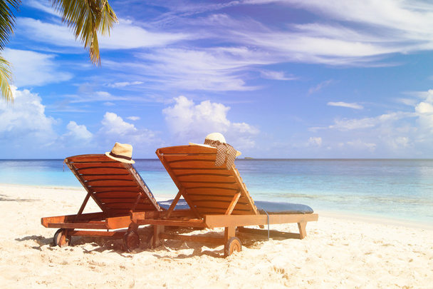 Két szék a trópusi tengerparton - Fotó, kép
