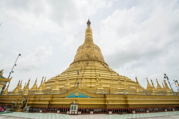 Shwemawdaw pagoda, the tallest pagoda and beautiful in Bago, Myanmar - 写真・画像