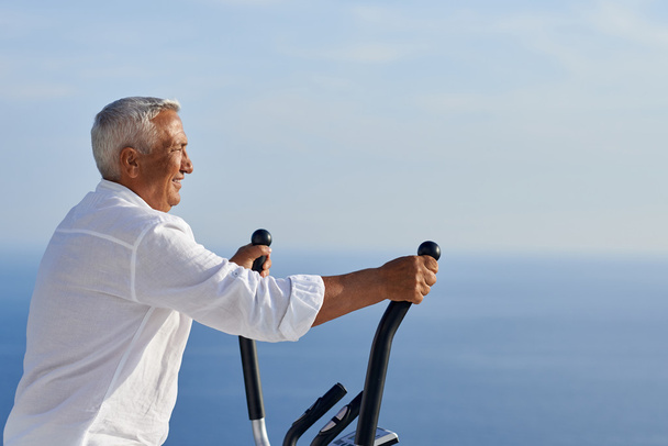 Healthy senior man working out - Foto, Imagen