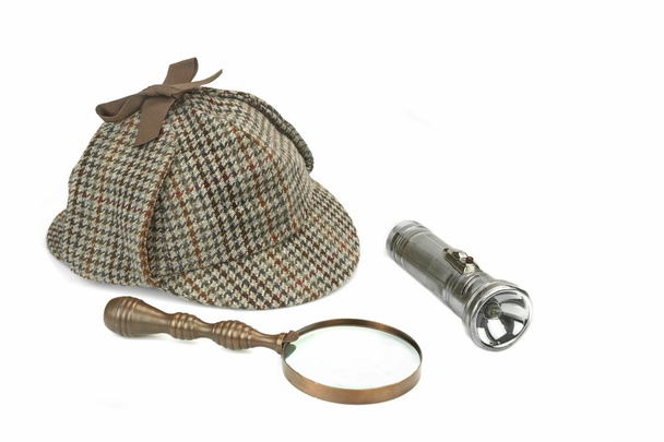 Sherlock Holmes Cap, Vintage Magnifying Glass And Retro Flashlig - Фото, зображення