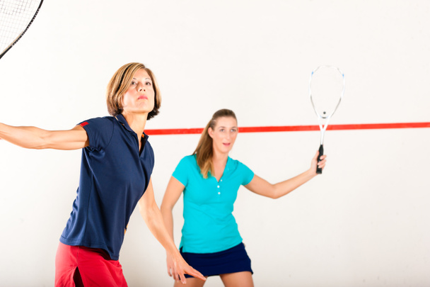 Squash raketu sport v tělocvičně, ženy - Fotografie, Obrázek