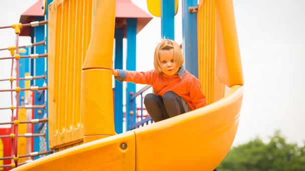 Outdoor portrait of adorable little girl playing in park - Φωτογραφία, εικόνα