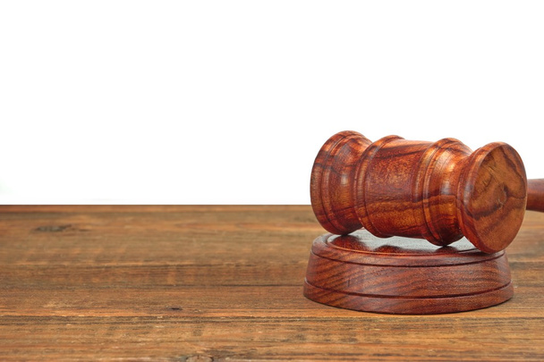 Bírák fa íróasztal marok elszigetelt hang táblán - Fotó, kép