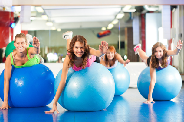 Ginásio mulheres fitness - Treinamento e treino
 - Foto, Imagem