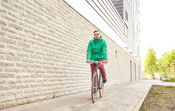 young hipster man riding fixed gear bike - Foto, imagen