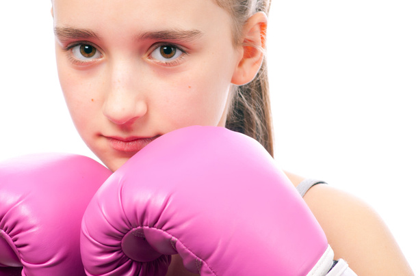 Retrato de menina de boxe chute bonito com luvas rosa
 - Foto, Imagem