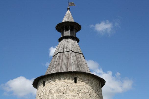 Stone tower of old fortress. Kremlin of Pskov, Russia - Φωτογραφία, εικόνα