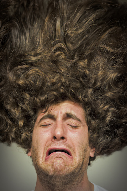 cheveux bouclés désordonnés
 - Photo, image