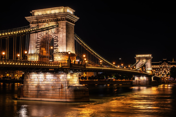 El puente de la cadena Szechenyi (Budapest, Hungría
) - Foto, imagen