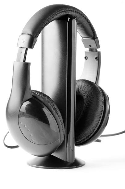 czarny słuchawki na stoisku - Zdjęcie, obraz