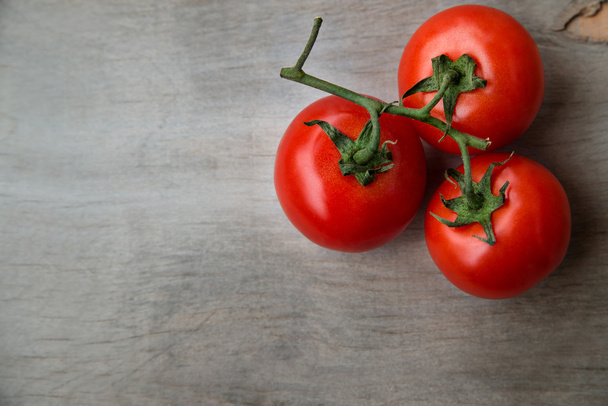 fresh red delicious tomatoes - 写真・画像