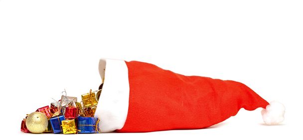 Santa claus kalap a karácsonyi ajándékokat - Fotó, kép