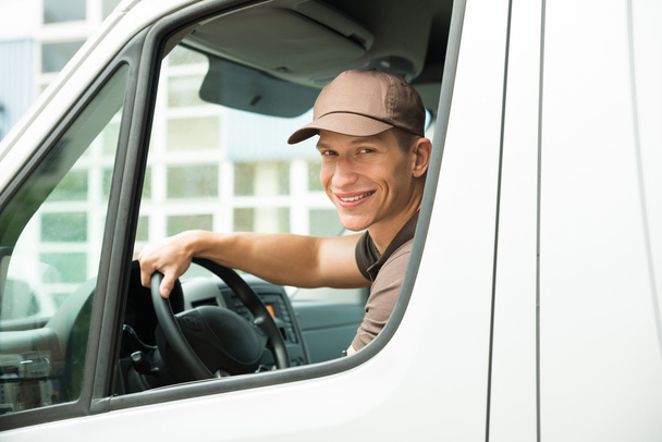 Delivery Man Driving Van - Foto, afbeelding