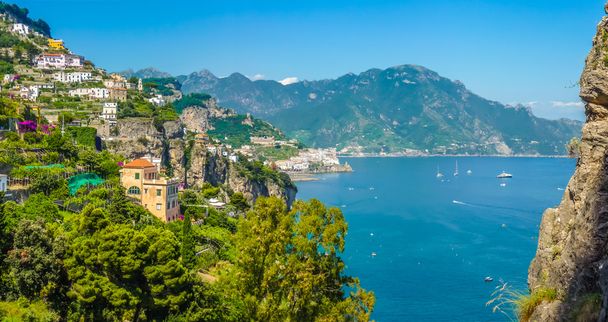 vista panorâmica da costa de Amalfi, Campania, Itália
 - Foto, Imagem