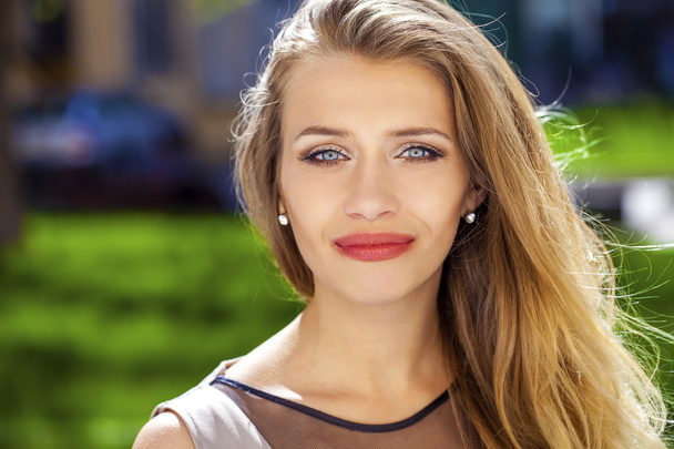 Portrait close up of young beautiful blonde woman, on background - Fotografie, Obrázek