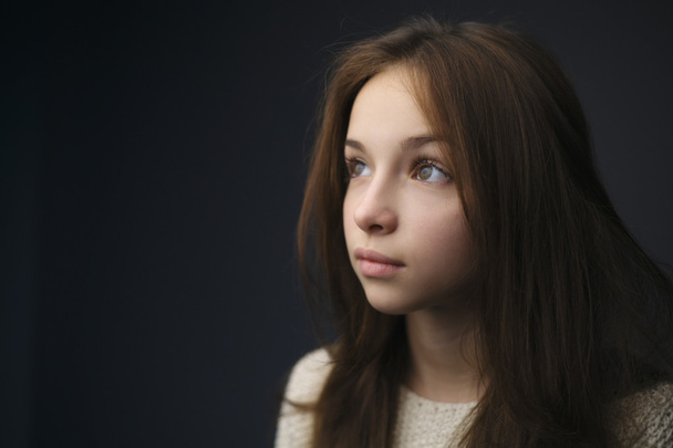 young beautiful girl studio portrait - Fotoğraf, Görsel