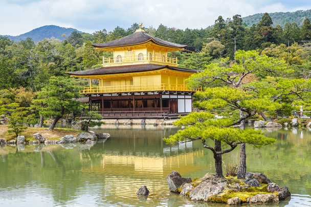 Templo de Kinkakuji
 - Foto, Imagem