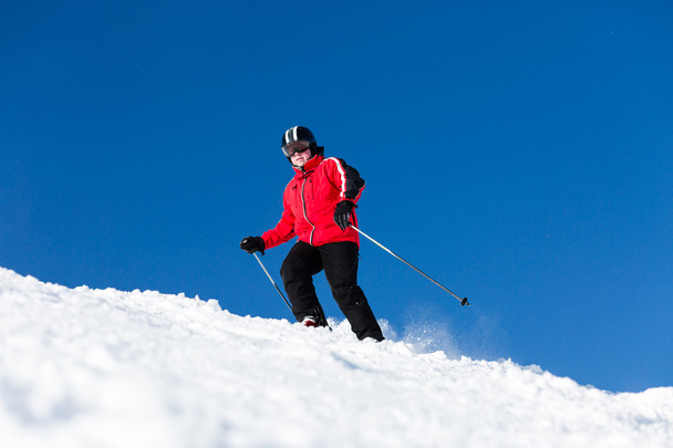 Skier skiing on ski slope - Foto, Imagem