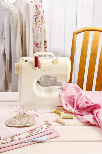 Sewing machine and colorful fabrics - Фото, изображение