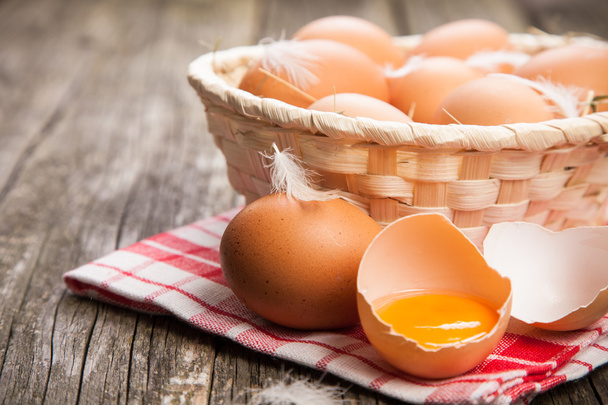 φρέσκα βιολογικά αυγά - Φωτογραφία, εικόνα