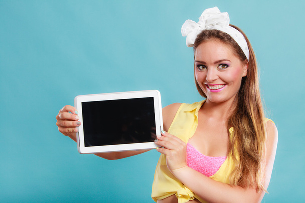 girl holding tablet computer - Foto, Imagen