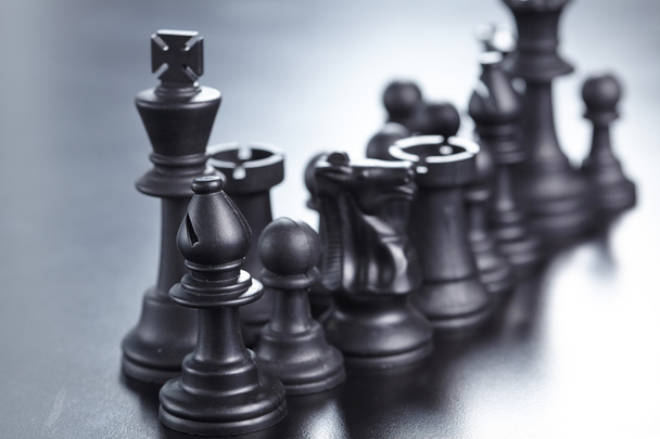 Figuras negras de ajedrez
 - Foto, imagen