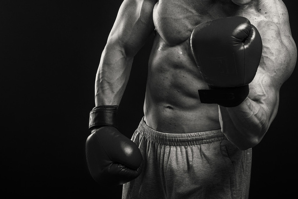 Homme sportif en gants de boxe
 - Photo, image