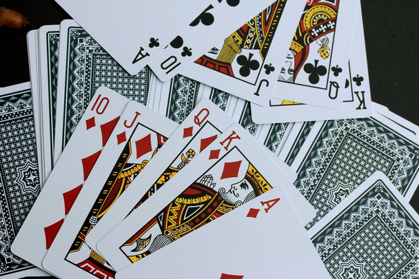 hrací karty na černém pozadí - Fotografie, Obrázek