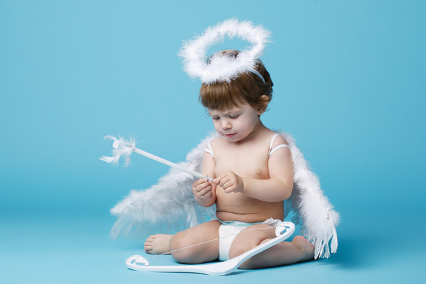 little angel on blue background - Foto, Imagem
