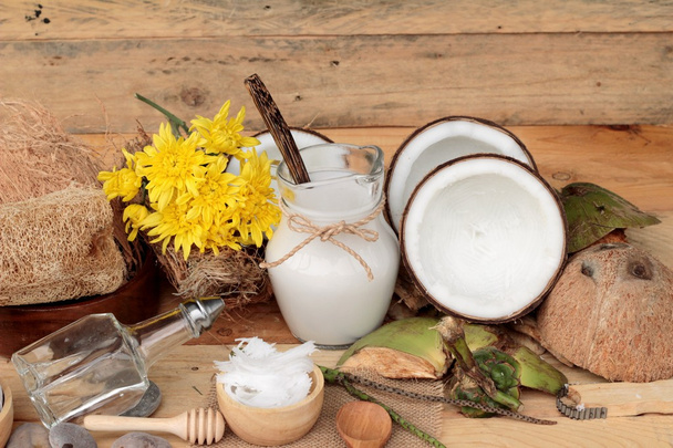 Coco e leite, óleo de coco para alimentos orgânicos saudáveis e beleza
  - Foto, Imagem