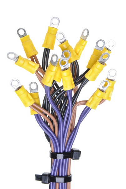 Кабели с клеммами, используемыми в электропроводке
 - Фото, изображение