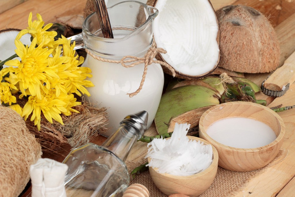 Coco e leite, óleo de coco para alimentos orgânicos saudáveis e beleza
  - Foto, Imagem