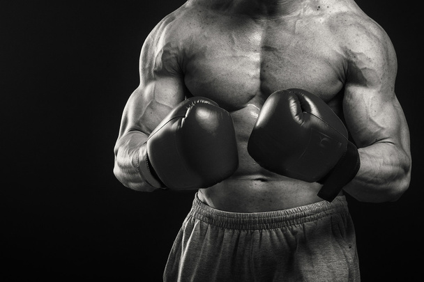 Hombre atlético en guantes de boxeo
 - Foto, Imagen