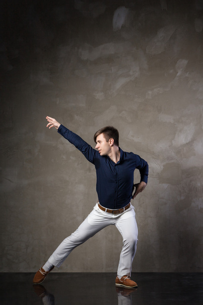 Young attractive man dancing - Zdjęcie, obraz