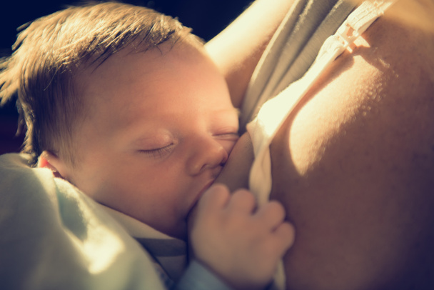 novorozené dítě kojení - Fotografie, Obrázek