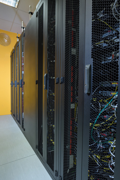 Datacenter serverracks - Foto, afbeelding