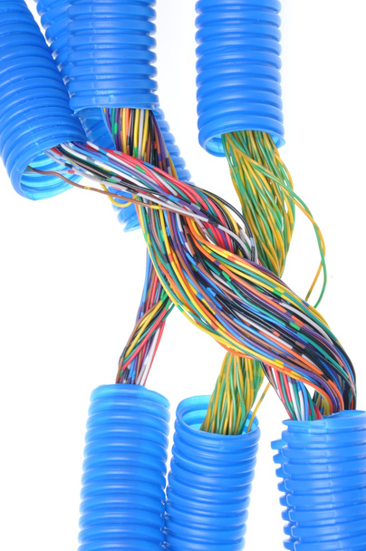 Tubulação de plástico ondulado com cabo elétrico
 - Foto, Imagem