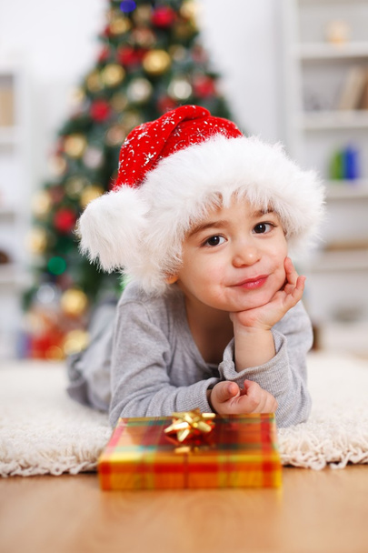 Little Christmas boy with Christmas present - Φωτογραφία, εικόνα